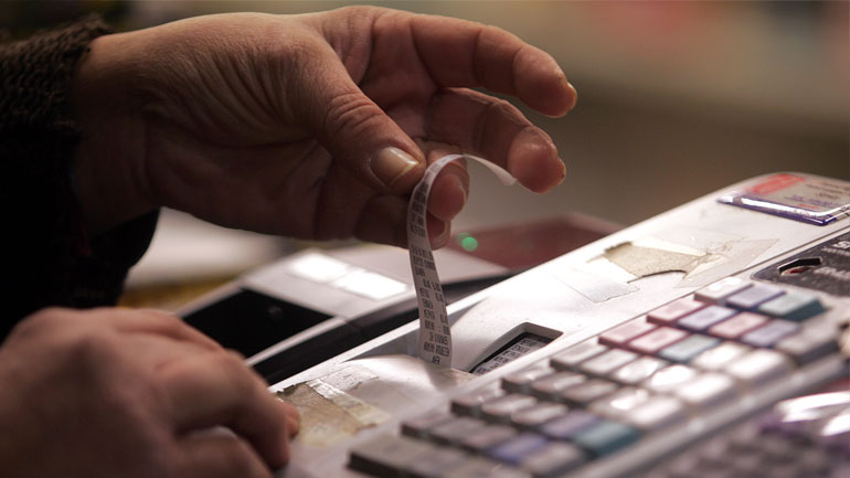 Βαριά πρόστιμα από την ΑΑΔΕ για μη έκδοση αποδείξεων – Ποιους αφορά