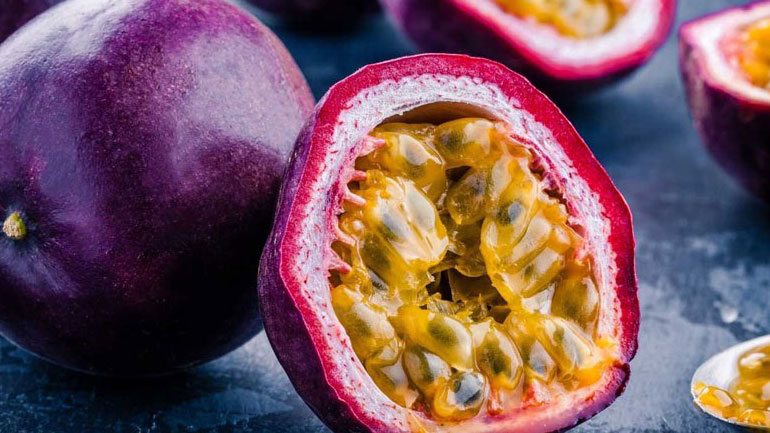 Passion fruit: Το τροπικό φρούτο που πρέπει να εντάξετε στη διατροφή σας