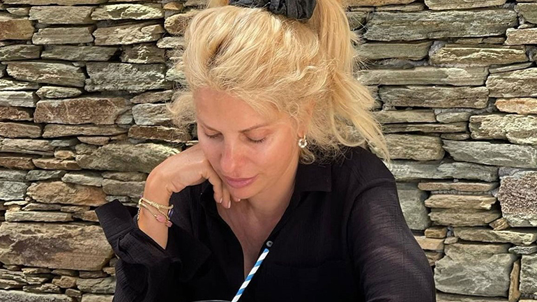 Η Ελένη Μενεγάκη μας δείχνει πως είναι το πρόσωπό της χωρίς μακιγιάζ