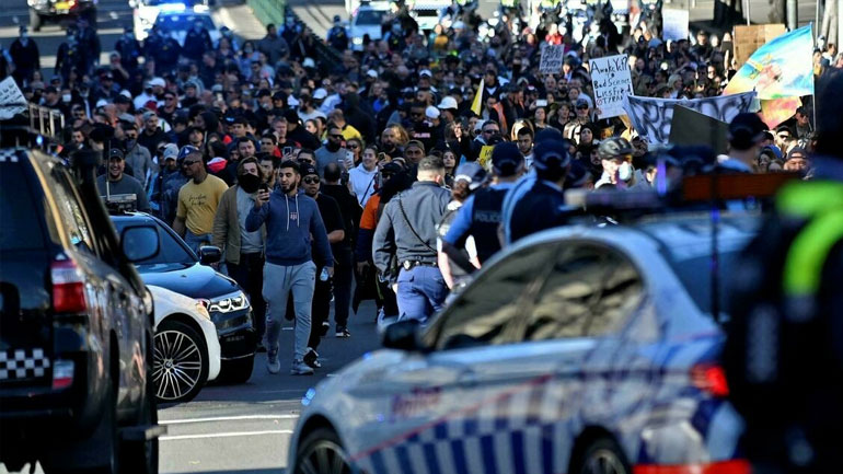 Διαδηλώσεις κατά του λοκντάουν, συγκρούσεις διαδηλωτών με την αστυνομία στο Σίδνεϊ Διαδηλώσεις κατά του λοκντάουν, συγκρούσεις διαδηλωτών με την αστυνομία στο Σίδνεϊ