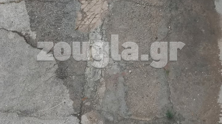 Καταγγελία: Διαρροή νερού στην Ηλιούπολη – Από τις 03.00 τα ξημερώματα περιμένουν την ΕΥΔΑΠ οι κάτοικοι Καταγγελία: Διαρροή νερού στην Ηλιούπολη – Από τις 03.00 τα ξημερώματα περιμένουν την ΕΥΔΑΠ οι κάτοικοι