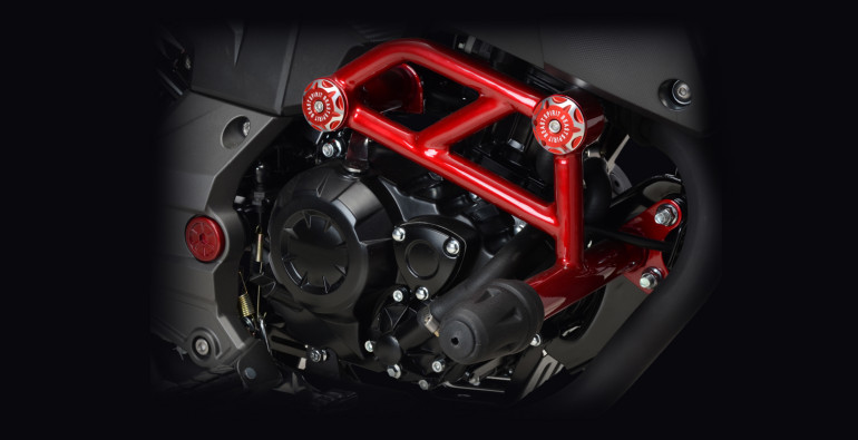 Το προστατευτικό του κινητήρα είναι χαρακτηριστικό και θυμίζει χωροδικτύωμα.