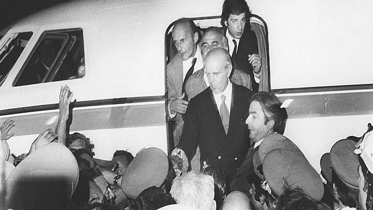 Αποκατάσταση της δημοκρατίας λένε το σακάτεμα της Ελλάδος