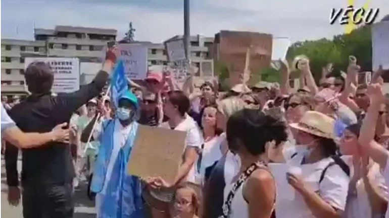 Γαλλία: Απεργία υγειονομικών στην πόλη Μοντελιμάρ – Αντιδρούν στην υποχρεωτικότητα του εμβολιασμού