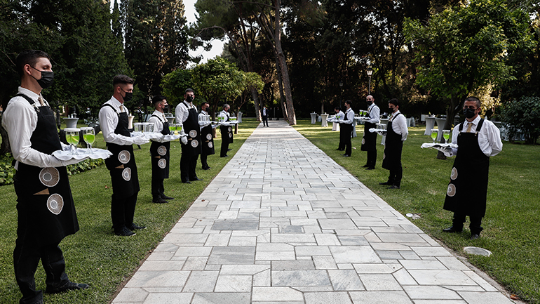 Σε εξέλιξη η δεξίωση για την 47η επέτειο της Αποκατάστασης της Δημοκρατίας στο Προεδρικό Μέγαρο