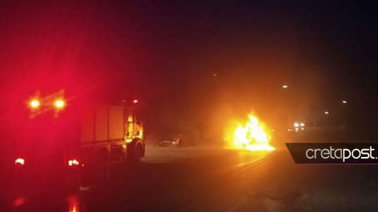 Στις φλόγες αυτοκίνητο στο Ηράκλειο – Πρόλαβαν και βγήκαν οι επιβαίνοντες Στις φλόγες αυτοκίνητο στο Ηράκλειο – Πρόλαβαν και βγήκαν οι επιβαίνοντες