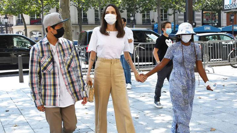 H Angelina Jolie μόλις φόρεσε το μοναδικό παντελόνι που χρειαζόμαστε το καλοκαίρι