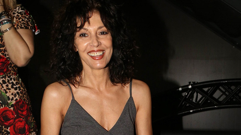 Σοκάρει η Δήμητρα Παπαδήμα: «Μου παραβίαζε το εσώρουχο πάνω στη σκηνή»