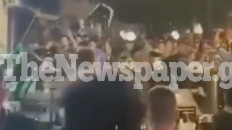 Άγριο ξύλο στα Παλαιά Βόλου – Εκσφενδόνιζαν τραπέζια, καρέκλες και σκαμπό