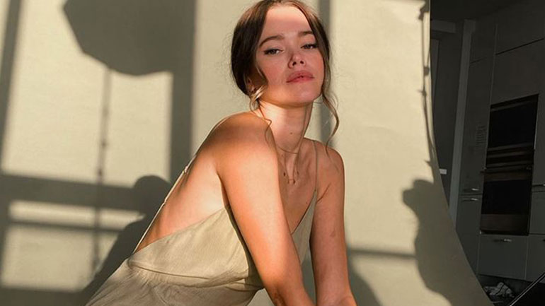 Η Valeria Lipovetsky μας δείχνει τέσσερα maxi φορέματα που αξίζει να βάλουμε στη βαλίτσα των διακοπών μας