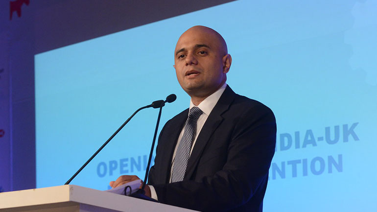 Ο υπουργός Υγείας της Βρετανίας απολογήθηκε για ένα «ατυχές» tweet σχετικά με τη Covid-19