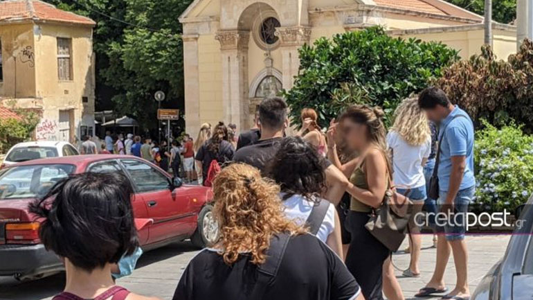 Ουρές για ένα rapid test στο Ηράκλειο