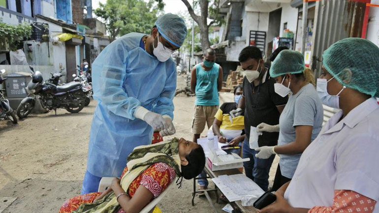 Ινδία: Ακόμα 416 θάνατοι εξαιτίας της COVID-19 σε 24 ώρες