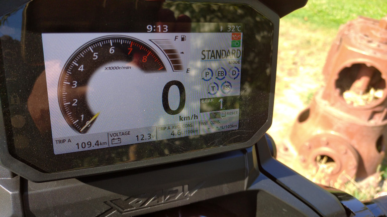 TFT έγχρωμη οθόνη με πολλές πληροφορίες και εύκολη πρόσβαση.