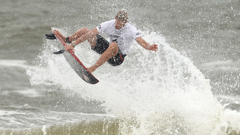 Σέρφινγκ: Τροπική καταιγίδα φέρνει νωρίτερα τους τελικούς του σέρφινγκ