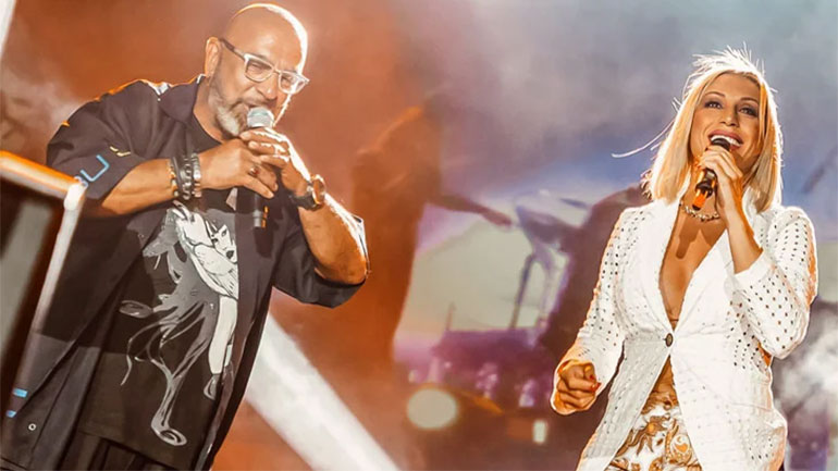 Ο Γιάννης Ζουγανέλης και η Μαρία Καρλάκη στην Πλαζ Αρετσούς