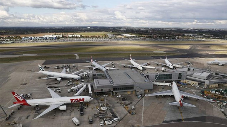 Tο αεροδρόμιο του Χίθροου κάνει έκκληση προς την κυβέρνηση να ανοίξει τη χώρα για τους εμβολιασμένους