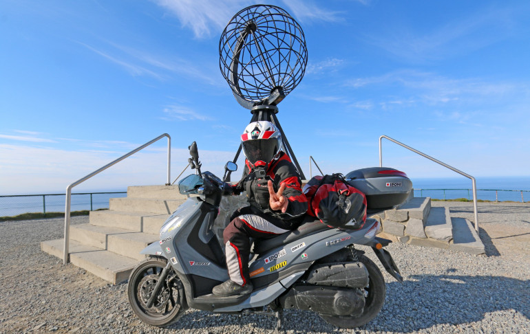 Ο στόχος επιτεύχθηκε έπειτα από 11.500 χιλιόμετρα και 25 ημέρες στους δρόμους της Ευρώπης.