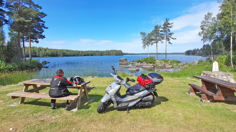 Κάπου στη Φινλανδία σε μια από τις 1.000 λίμνες της.