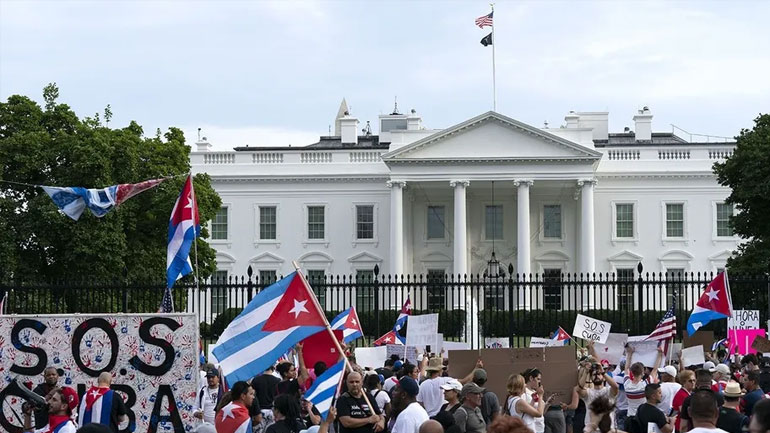 Η Κούβα καταγγέλλει ότι η πρεσβεία της στο Παρίσι υπέστη επίθεση με μολότοφ και επιρρίπτει ευθύνες στις ΗΠΑ