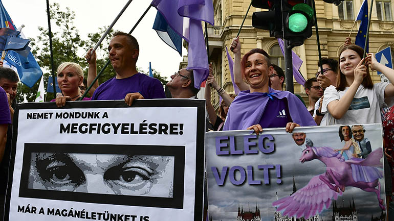 Υπόθεση Pegasus: Εκατοντάδες άνθρωποι διαδήλωσαν κατά της παράνομης παρακολούθησης στην Ουγγαρία Υπόθεση Pegasus: Εκατοντάδες άνθρωποι διαδήλωσαν κατά της παράνομης παρακολούθησης στην Ουγγαρία