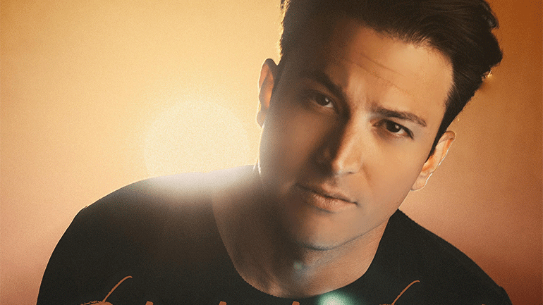 Ο Δημήτρης Δέσης κυκλοφορεί το νέο του τραγούδι «Λάθος ή Σωστό»