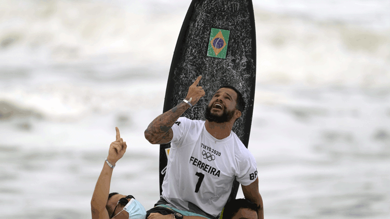 Σέρφινγκ ανδρών: Πρώτος χρυσός Ολυμπιονίκης ο Βραζιλιάνος Φερέιρα