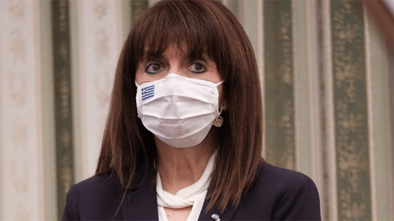 Στην παράσταση «Εκείνος και Εκείνος» από τη θεατρική ομάδα αστέγων η Κατερίνα Σακελλαροπούλου