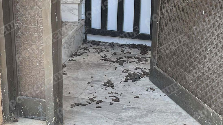 Δολοφονία στο Καπελέτο: Από την κεντρική είσοδο της πολυκατοικίας διέφυγε ο δράστης