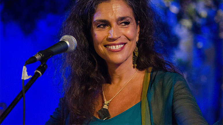 Η Σαβίνα Γιαννάτου και οι Primavera en Salonico στη Μύκονο