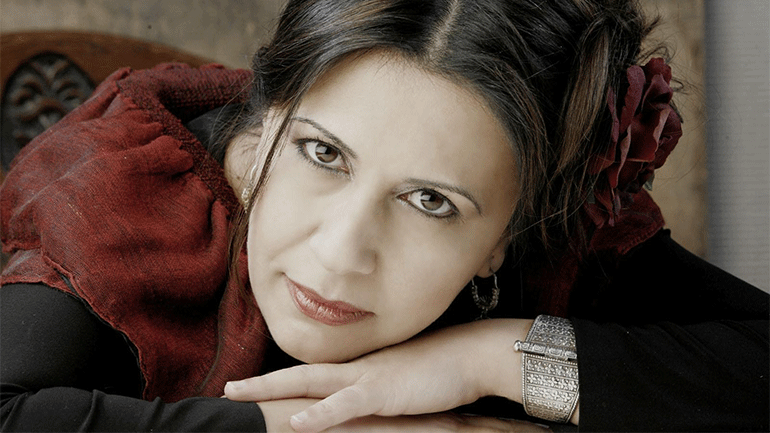 Η Dilek Koç σε μια μοναδική συναυλία στην Πλαζ Αρετσούς