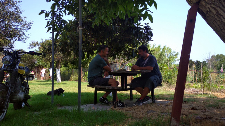 Στον κήπο του σπιτιού του με υποδέχτηκε και συζητήσαμε με τον Χρόνη.