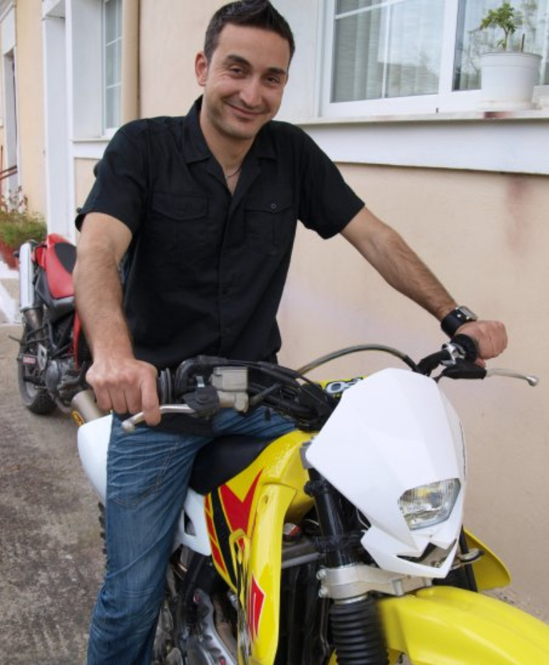 Πάνω στο Suzuki DR-Z 400E που του άρεσε πολύ!