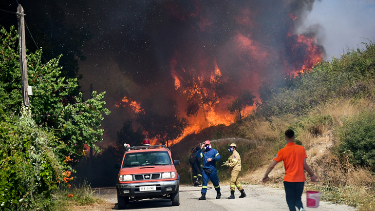 Μάχη με τις φλόγες στην Αχαΐα