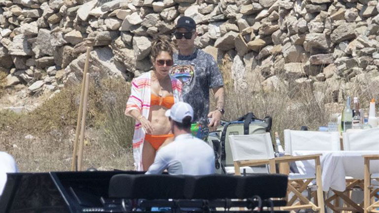 Robbie Williams: Βουτιές στο νησί των ανέμων με τη σύζυγό του Ayda Fields