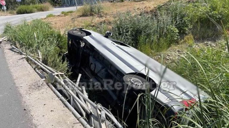 Λαμία: Φορτηγάκι έπεσε από γέφυρα – Βγήκε σώος ο οδηγός