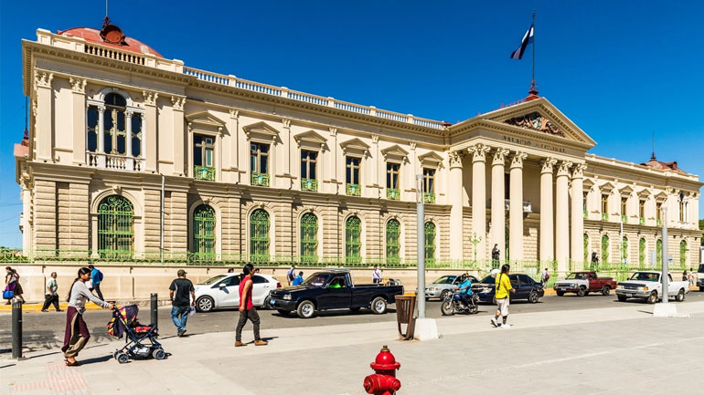 Ελ Σαλβαδόρ: Κατασχέθηκαν περιουσιακά στοιχεία πρώην υπουργού Άμυνας που κατηγορείται για διαφθορά