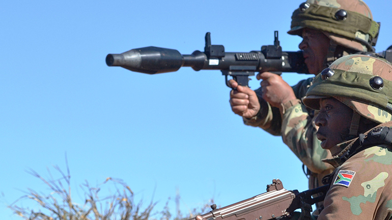 Η Νότια Αφρική θα αναπτύξει 1.500 στρατιωτικούς στη Μοζαμβίκη εναντίον τζιχαντιστών