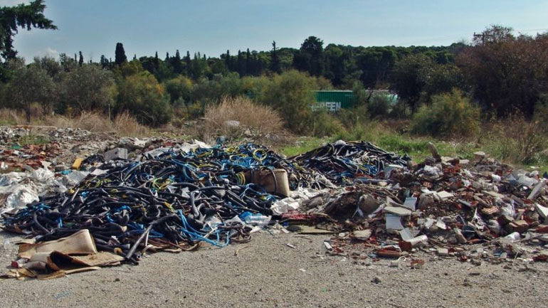 Χειροπέδες σε δύο άτομα για παράνομη απόρριψη στερεών αποβλήτων στο Δερβένι Χειροπέδες σε δύο άτομα για παράνομη απόρριψη στερεών αποβλήτων στο Δερβένι