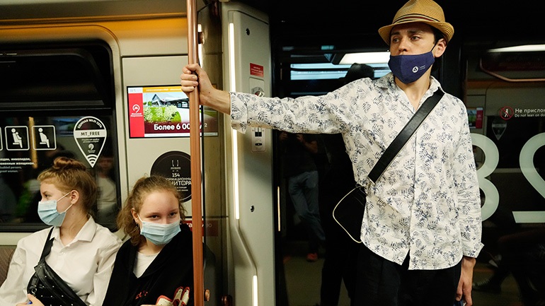 Ρωσία: Καταργείται η υποχρέωση για χρήση γαντιών στη Μόσχα