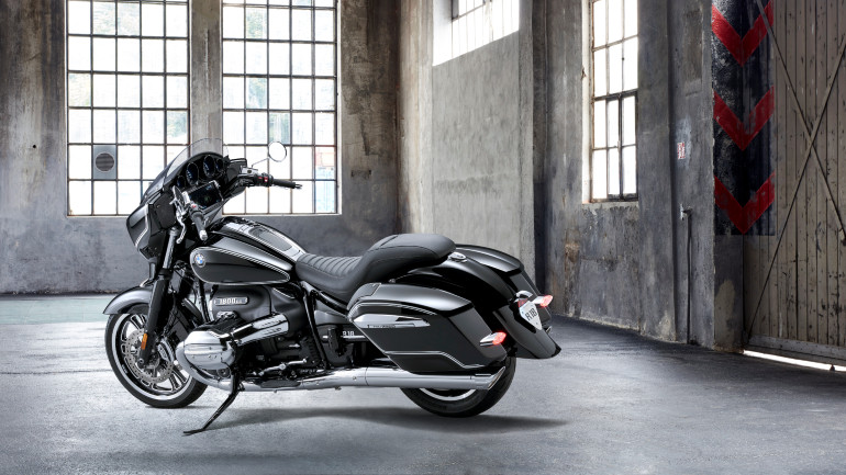 Οι αναρτήσεις στα δύο μοντέλα είναι πλήρως ρυθμιζόμενες, ενώ νέο είναι το πλαίσιο και τα φρένα.