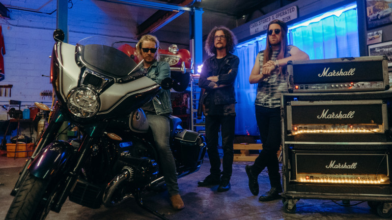 Μοντέλα της BMW πρωταγωνιστούν σε μουσικό κλιπ