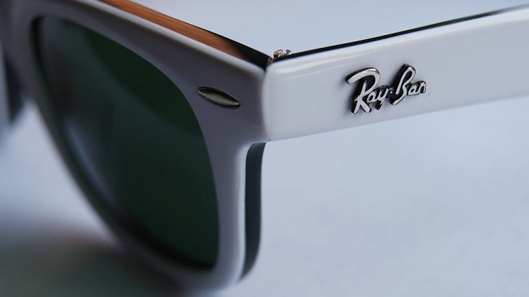 Με το βλέμμα στραμμένο στο μέλλον: Το Facebook φτιάχνει «έξυπνα» γυαλιά μαζί με τη Ray-Ban