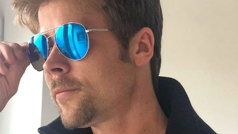 «Σαν δύo σταγόνες νερό»: Ο Μπραντ Πιτ με τον 35χρονο σωσία του