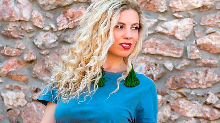 Η Ζαχαρούλα Κληματσάκη στον Κήπο του Πολυχώρου Τέχνης «Αλεξάνδρεια» Η Ζαχαρούλα Κληματσάκη στον Κήπο του Πολυχώρου Τέχνης «Αλεξάνδρεια»