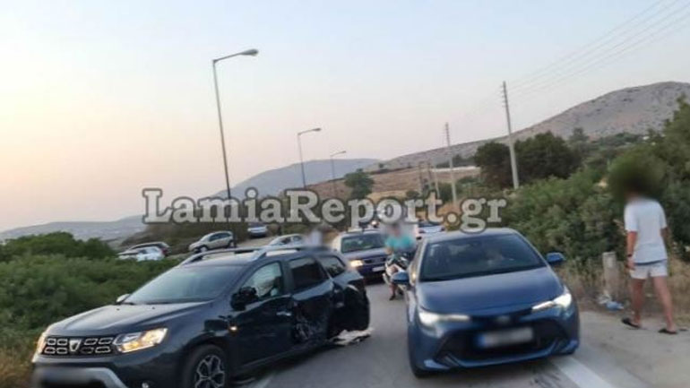 Καραμπόλα με τουλάχιστον τρία αυτοκίνητα στη λεωφόρο Σουνίου Καραμπόλα με τουλάχιστον τρία αυτοκίνητα στη λεωφόρο Σουνίου