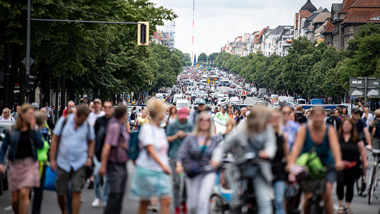 Βερολίνο: Επεισόδια σε διαδηλώσεις κατά των υγειονομικών περιορισμών