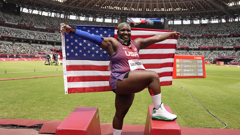 Συγκλονίζει η Σόντερς: «Ήμουν 15 λεπτά μακριά από την αυτοκτονία»