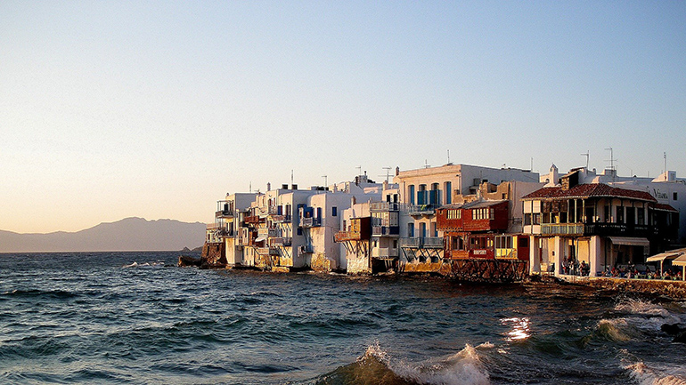 ΑΑΔΕ: Επτά λουκέτα για φοροδιαφυγή στη Μύκονο