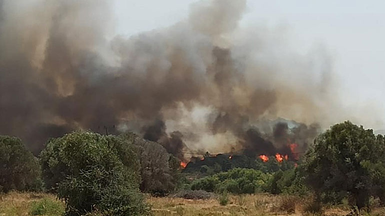 Μεγάλη φωτιά στη Ρόδο – Εκκενώθηκε το χωριό Ψίνθος
